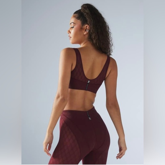 NWT SAVAGE X FENTY PEAK PERFORMANCE LOW IMPACT MESH SPORTS BRA RED COCOA - Picture 3 of 6